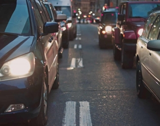 En 2035 dejarán de venderse los coches de combustión convencionales.